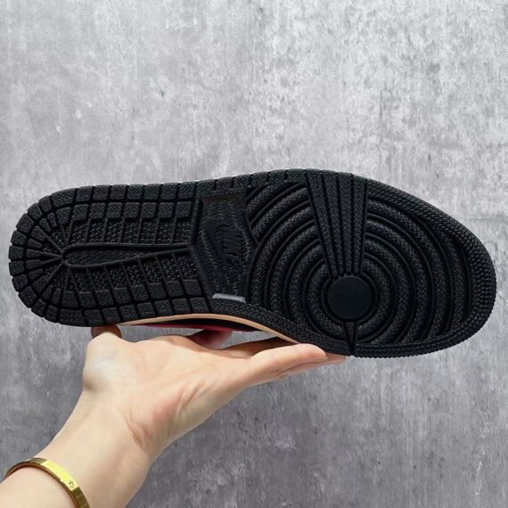 Air Jordan 1 Low Reverse Bred