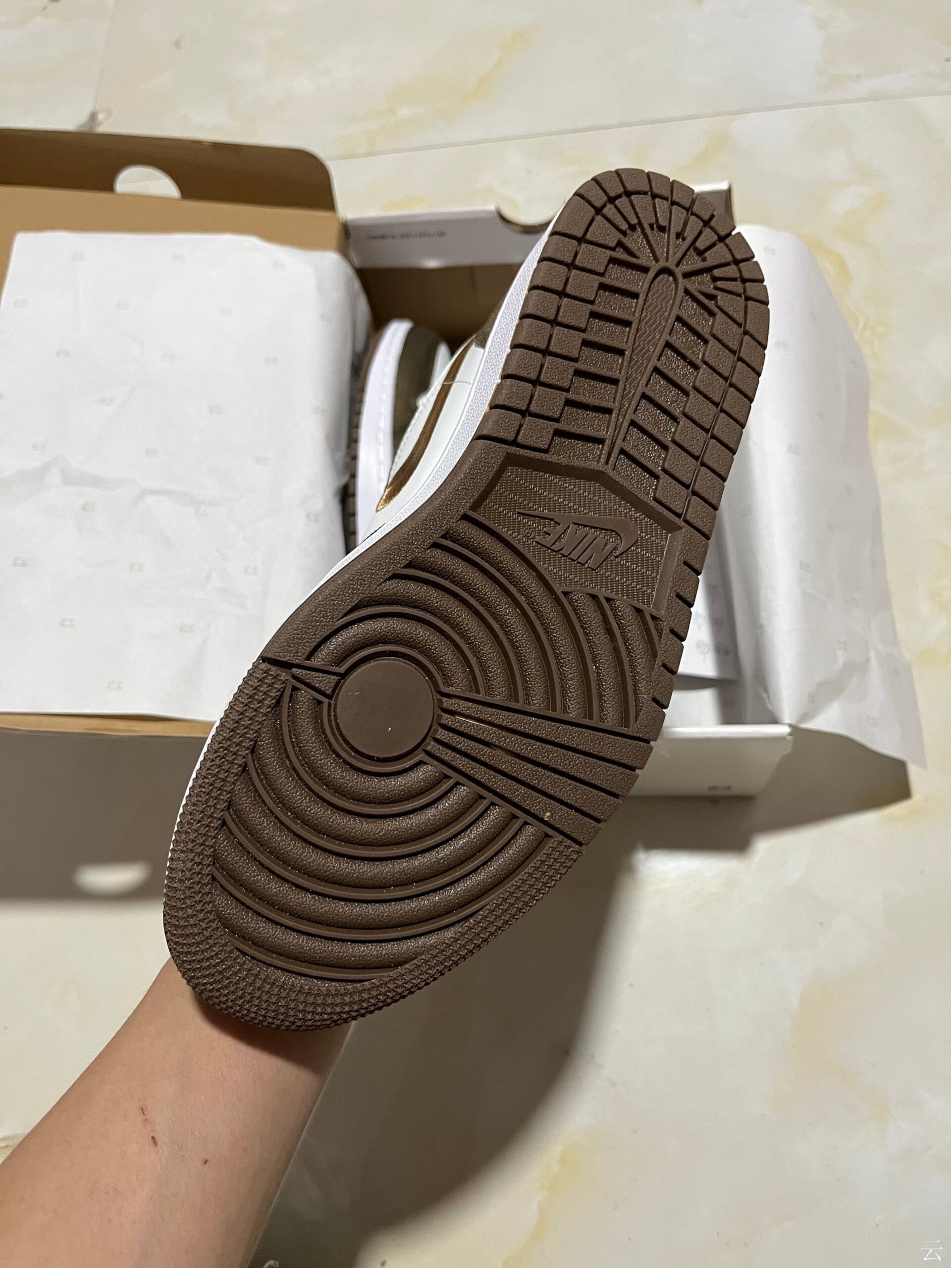 Air Jordan 1 Low Light Olive