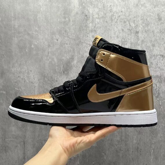 Air Jordan 1 High OG Black/Gold Split