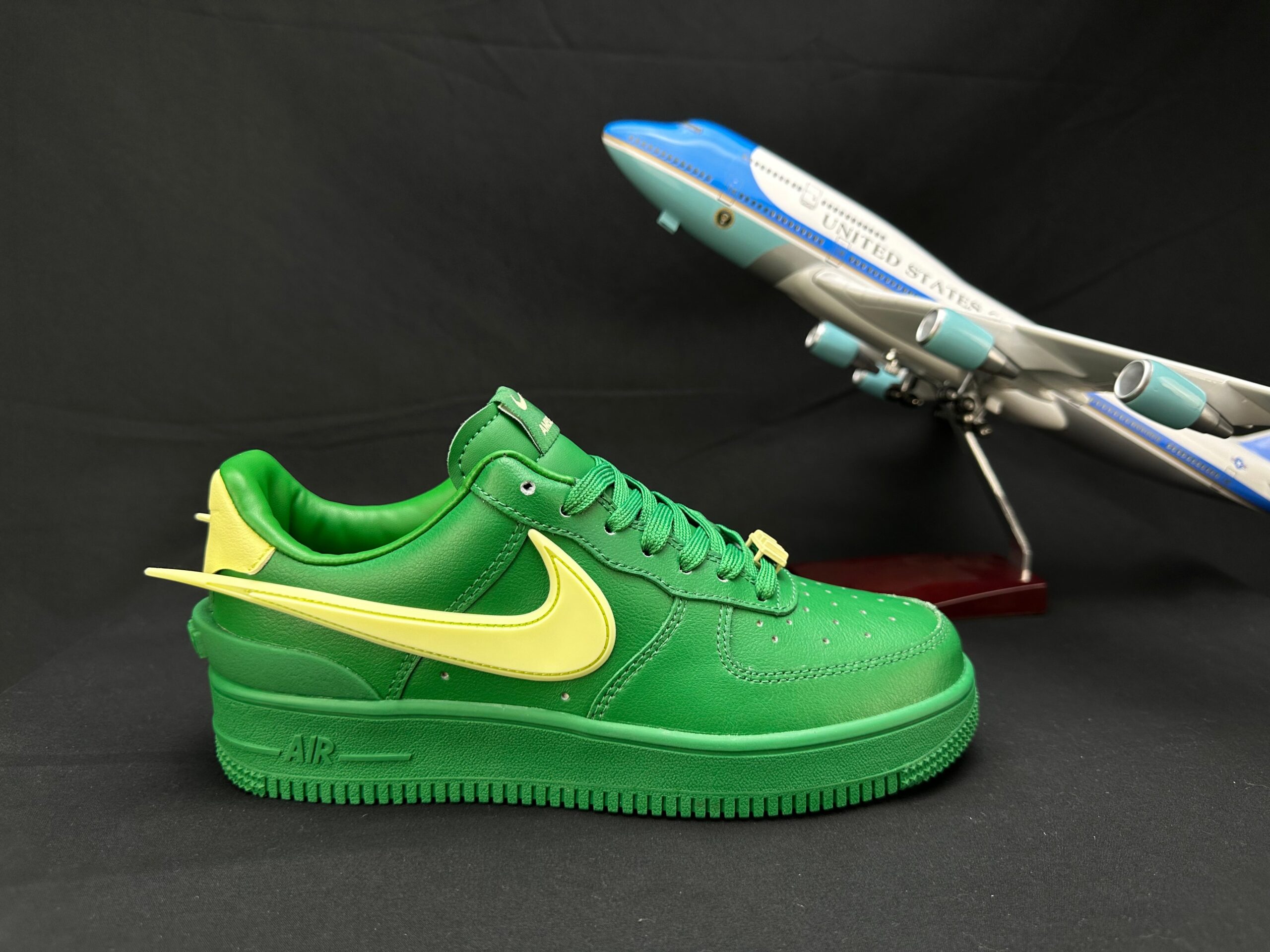 NIKE AIR FORCE 1 Big Swoosh Green