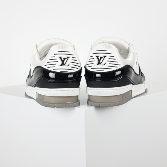 LOUIS VUITTON LV Skate Sneaker in Black