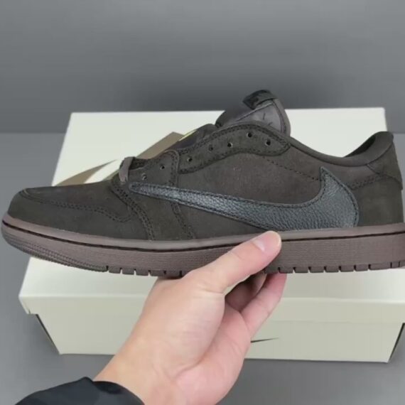 JORDAN 1 RETRO LOW OG SP x TRAVIS SCOTT VELVET BROWN