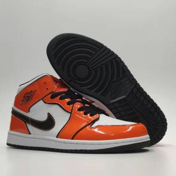Air Jordan 1 Retro High OG Cyber Manga