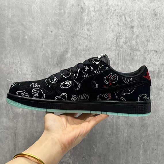 Air Jordan 1 Low Reverse Black Toe