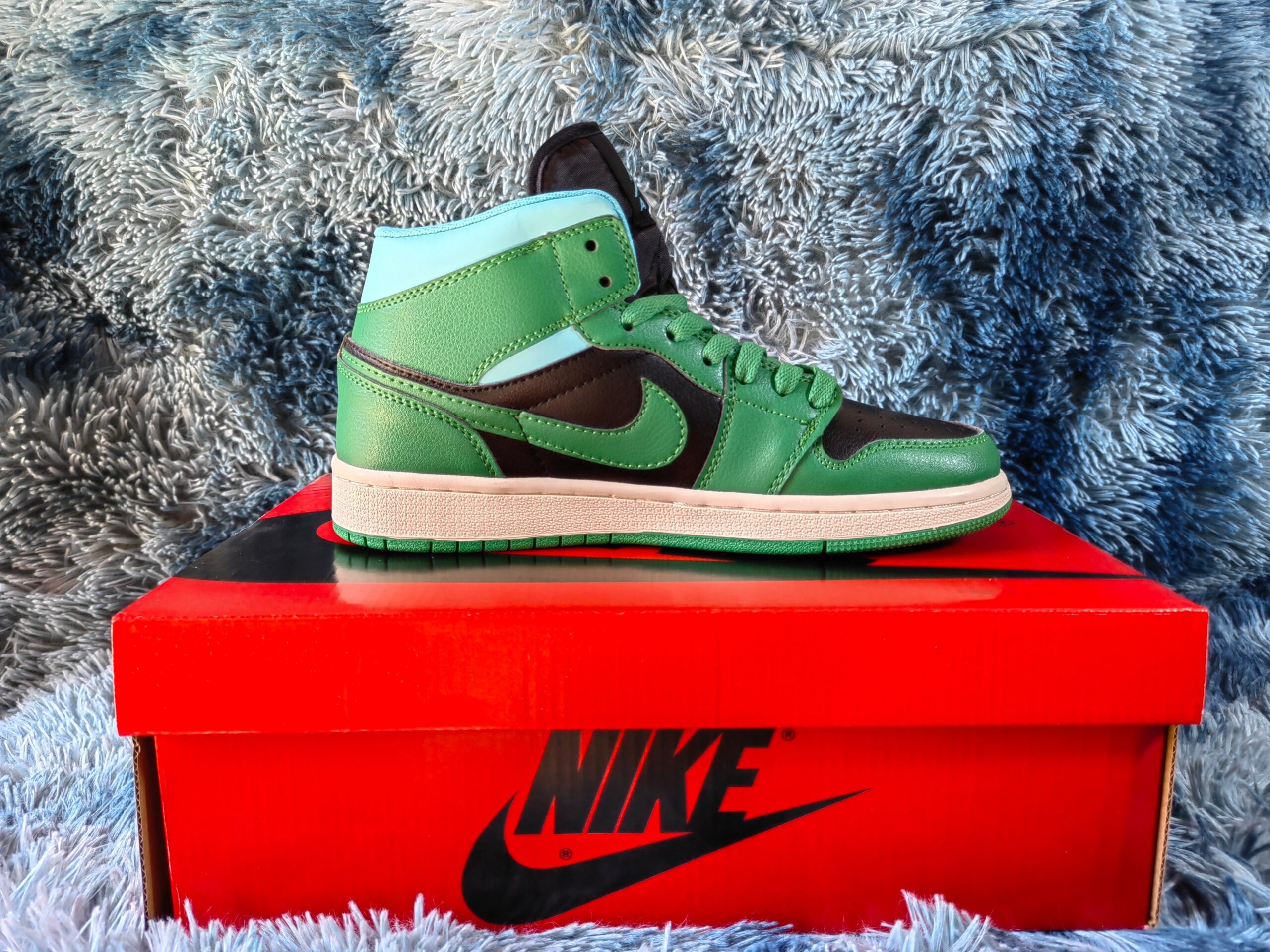 Air Jordan 1 Retro High OG Pine Green Black