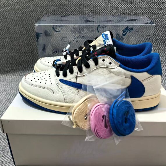JORDAN 1 LOW OG x TRAVIS SCOTT FRAGMENT