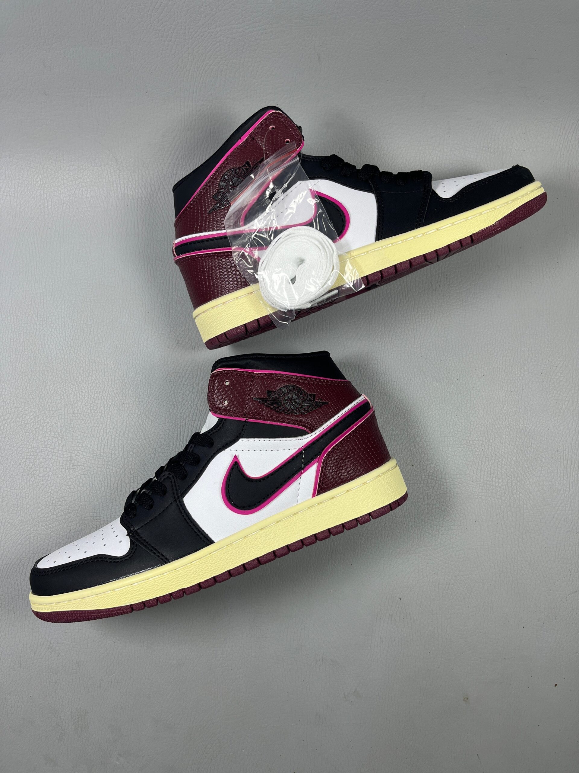 Air Jordan 1 Retro High OG Siltstone