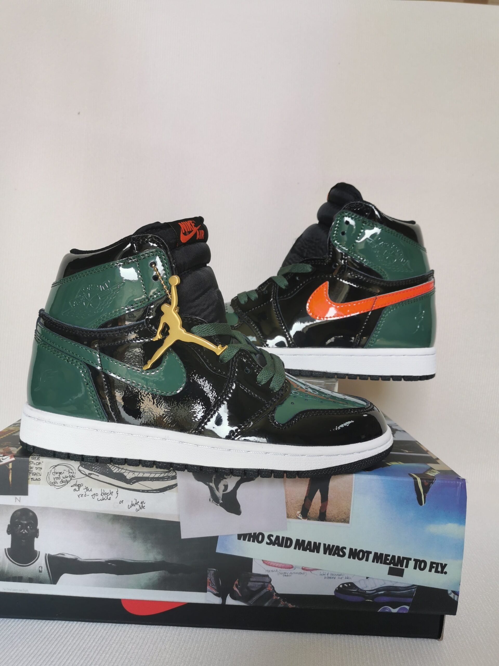 Air Jordan 1 Retro High OG Pine Green Black