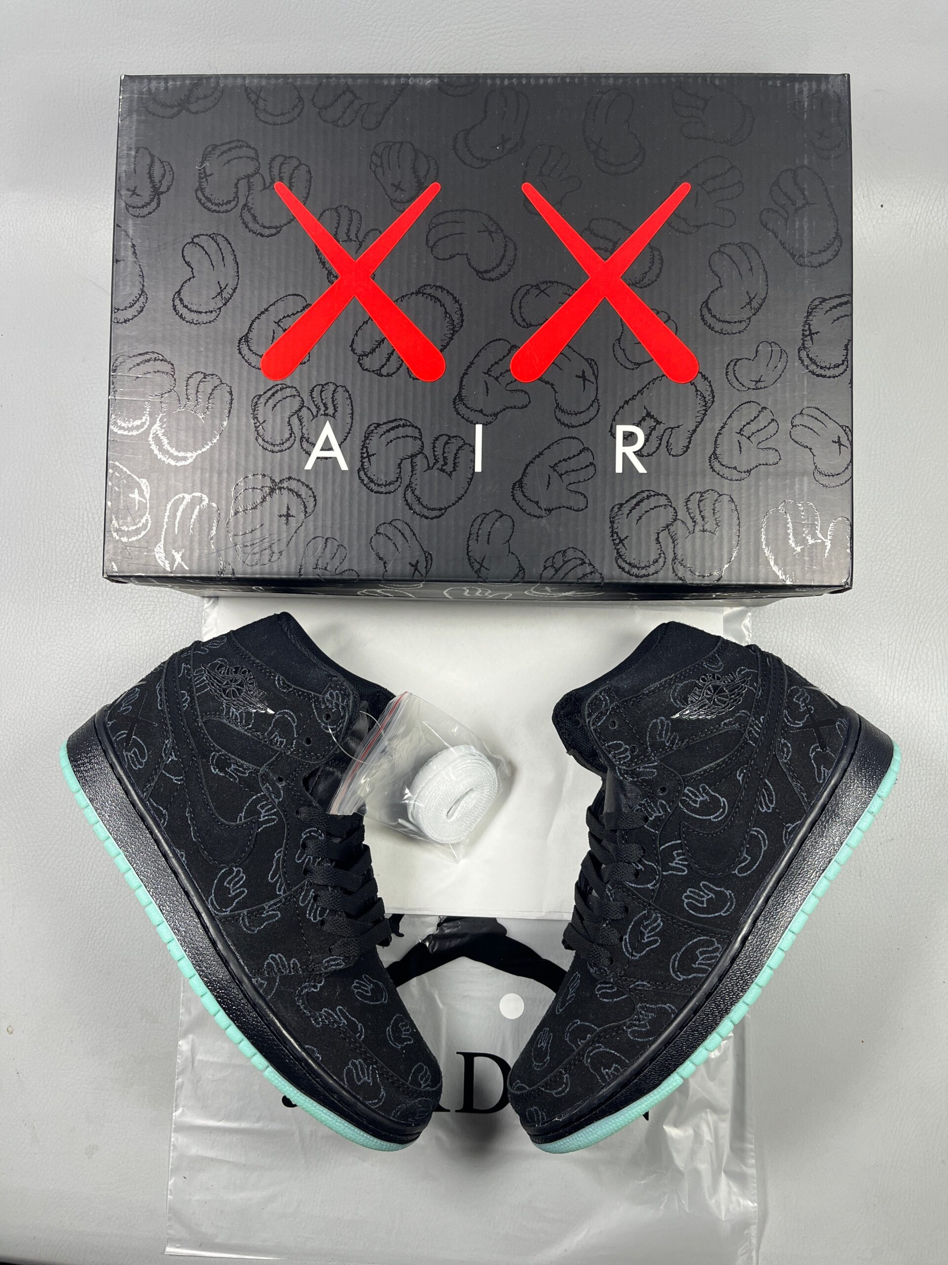 Air Jordan 1 Retro High OG Triple Black