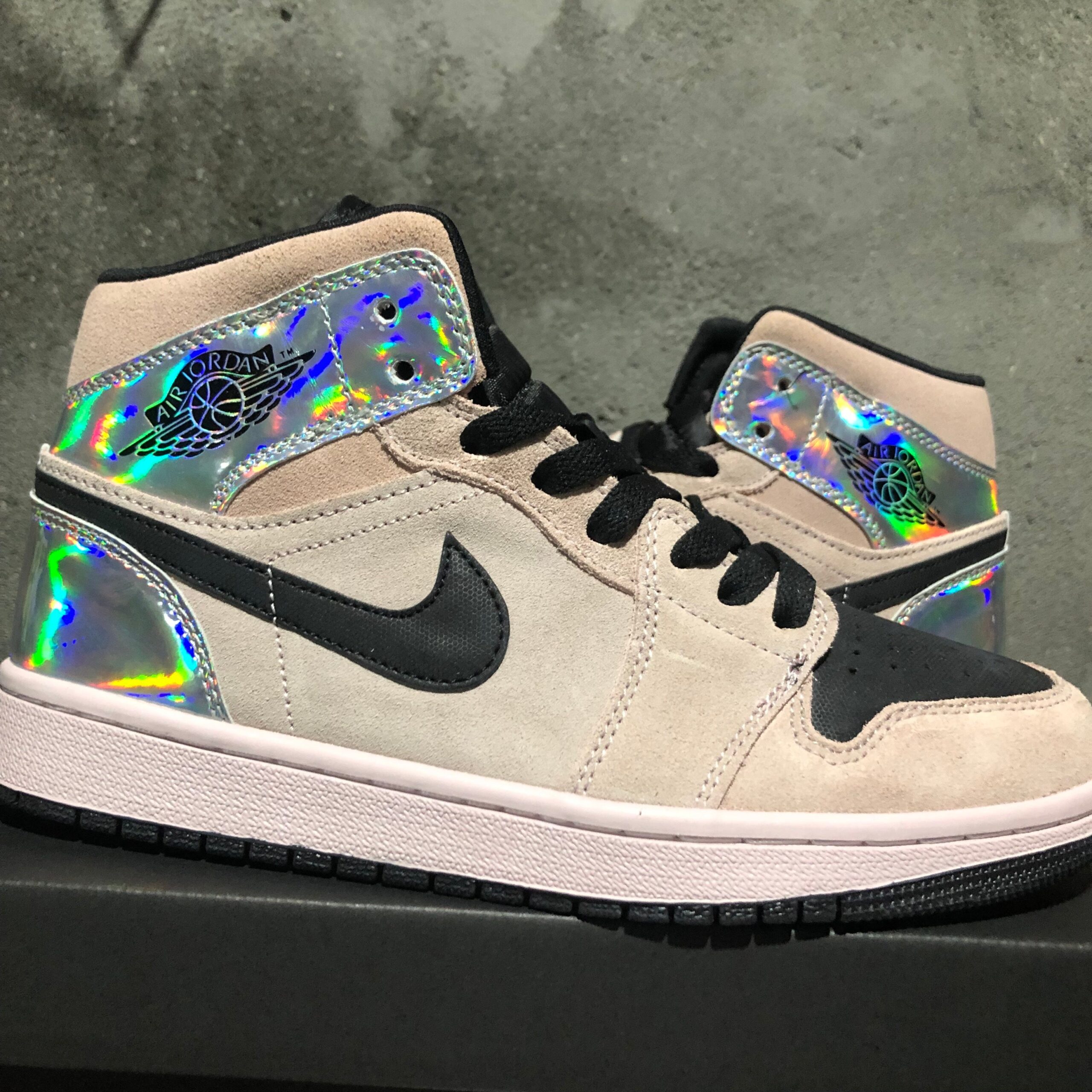 Air Jordan 1 Retro High OG Dusty Pink