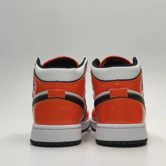 Air Jordan 1 Retro High OG Cyber Manga