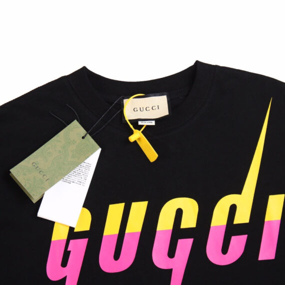 Gucci T-shirt with Retro Logo (Black)