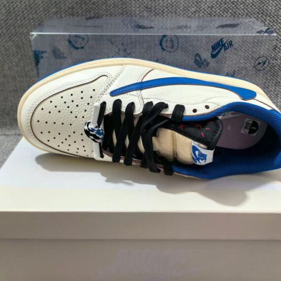 JORDAN 1 LOW OG x TRAVIS SCOTT FRAGMENT