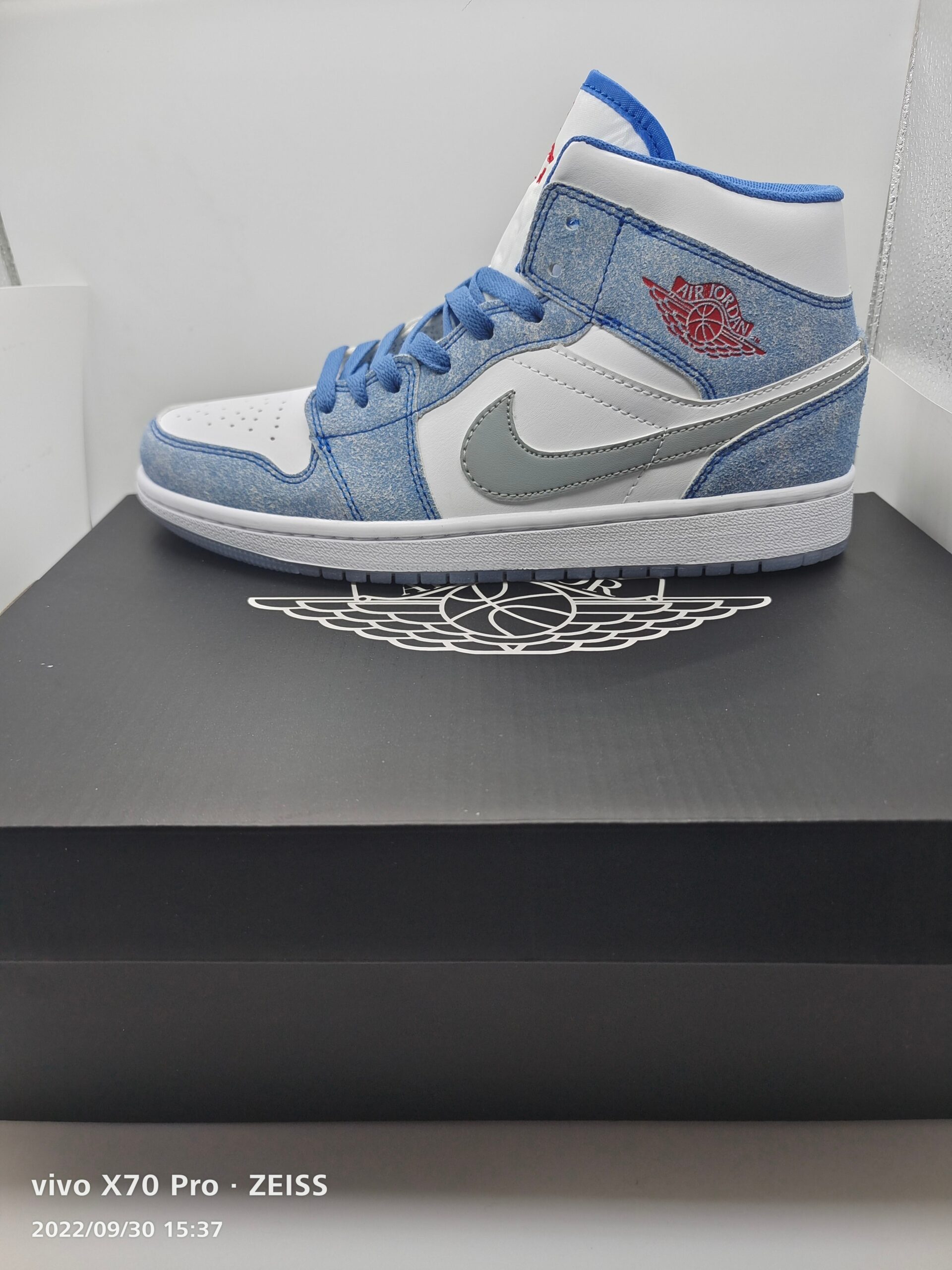Air Jordan 1 Retro High OG Light Orewood Brown