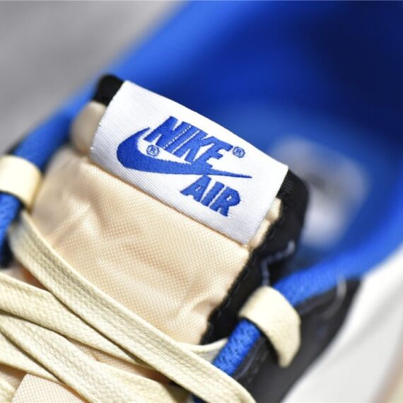 JORDAN 1 LOW x TRAVIS SCOTT FRAGMENT