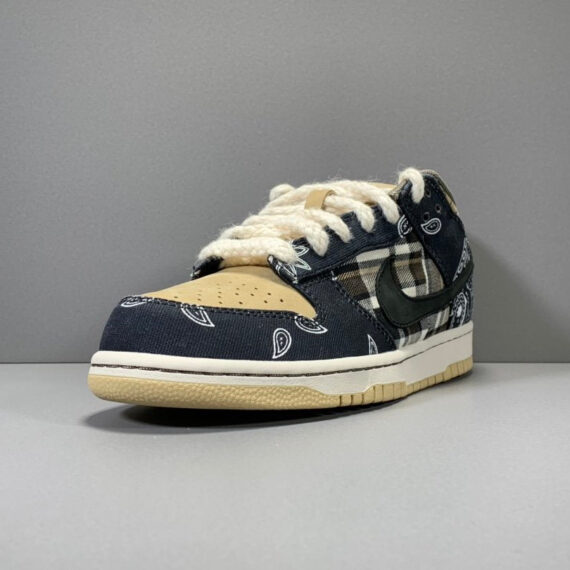 NIKE SB DUNK x TRAVIS SCOTT