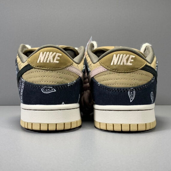 NIKE SB DUNK x TRAVIS SCOTT